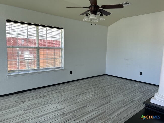 Building Photo - 5702 Shawn Dr Rental