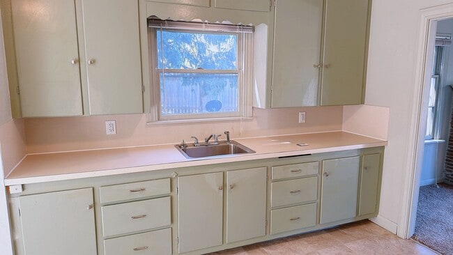 Photo - 3 Bedroom, 1 Bath Single Family Home!
