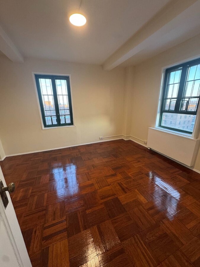 Photo - 1650 Metropolitan Ave