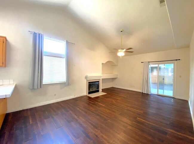 Photo - 3125 Campus Dr