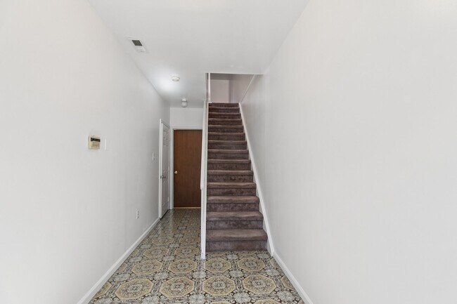 Photo - 3379 Frederick St