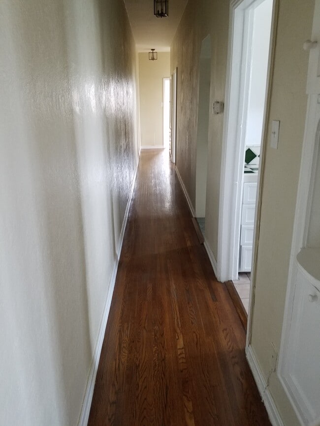 Hallway to Bedrooms - 1306 S Cloverdale Ave Unidad 1306