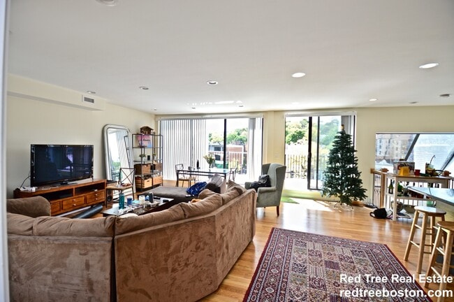 Photo - 1616 Beacon St Unit 3