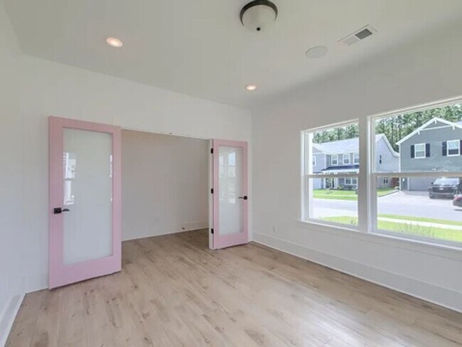 Photo - 4 Bedroom 4 Bath Home in Summerville!