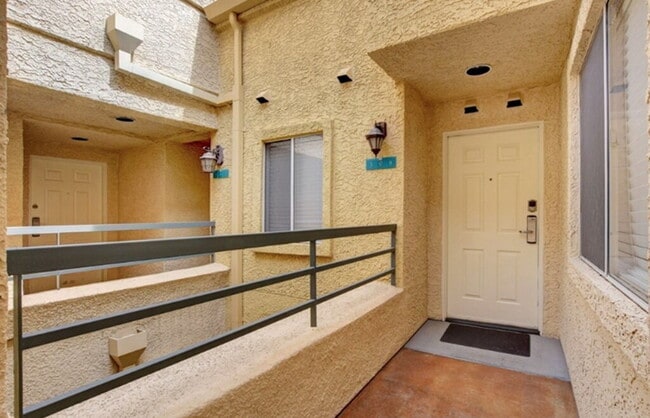 Photo - Luxury 1-Bedroom Rental in Guard-Gated Meridian – Walk to the Strip! Unidad 308
