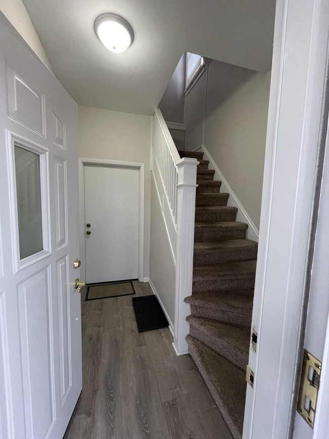 Access to building - 5434 N Lotus Ave Unit 02