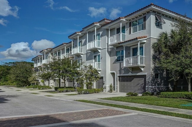 Fachada del centro de la ciudad de 26 - Midtown Delray Townhomes