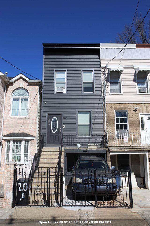 Building Photo - 20 Clendenny Ave Rental