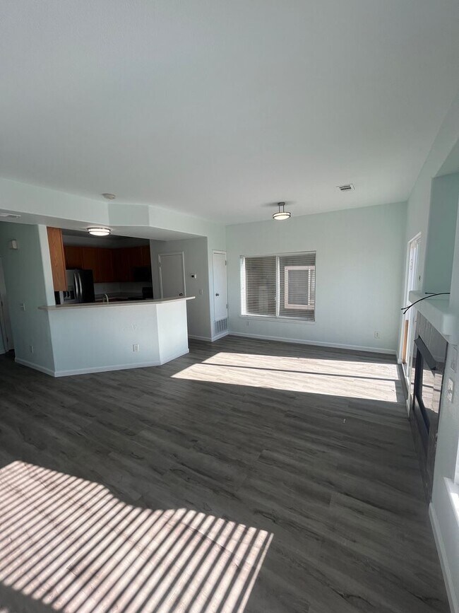 Photo - End Unit 3 Bedroom 2 Bath Townhome in Comm...