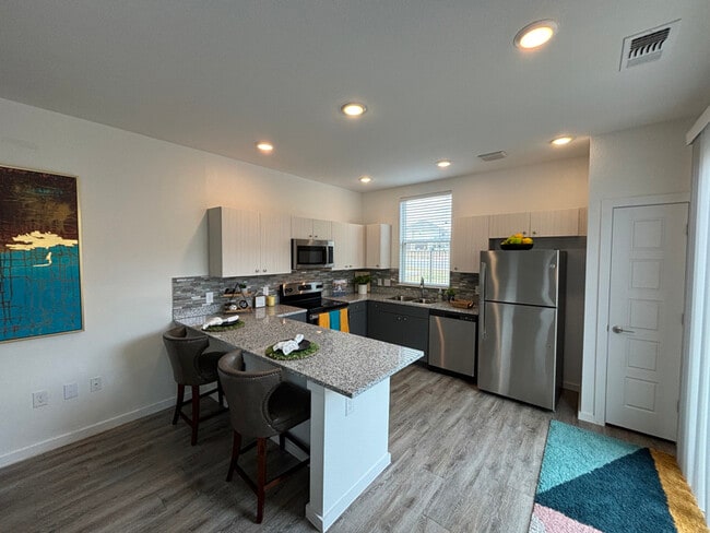 Photo - 151 Rikardson St