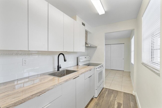 Photo - 1715 N 16th Ave Unit 304