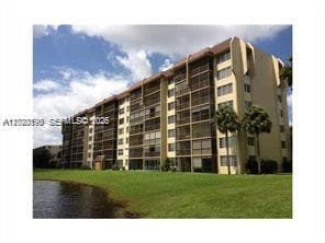 Building Photo - 3150 W Rolling Hills Cir Unit 403