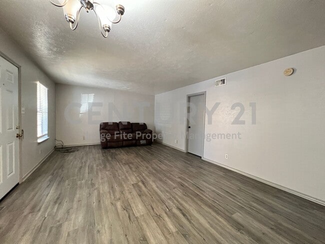 Photo - 1108 N Elm St Unit 3