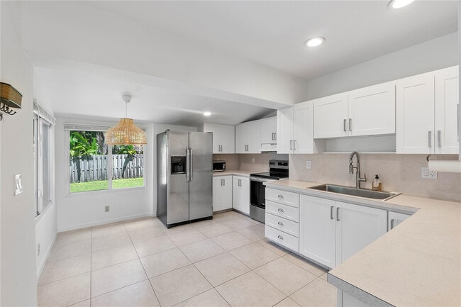 Photo - 931 SW 21st Ct