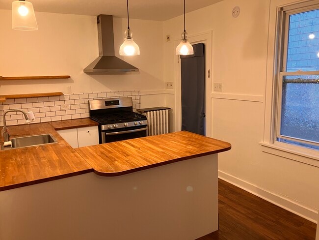 Kitchen - 895 Mercer St Unit Fl 2