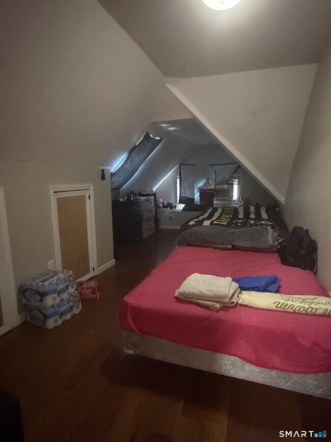 25 E Pearl St