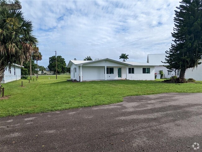 Building Photo - 171 Moore Haven Rental