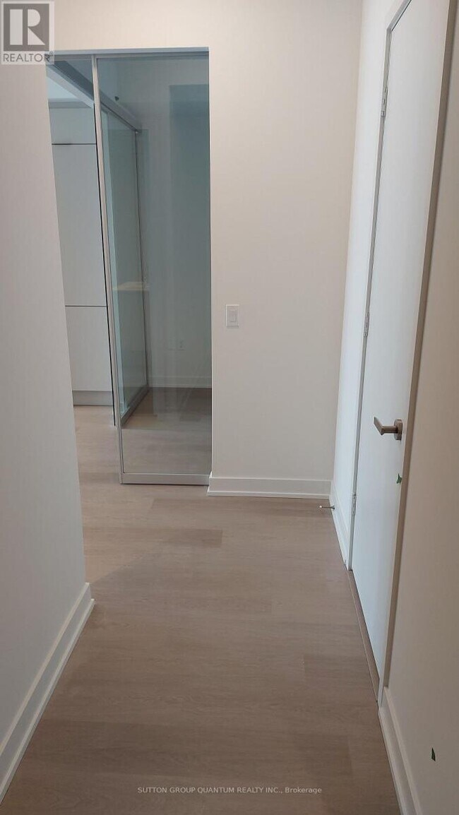 Photo - 448 Burnhamthorpe Rd W Unité 3612