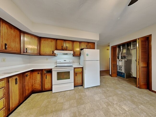 Photo - 132 W Old S St