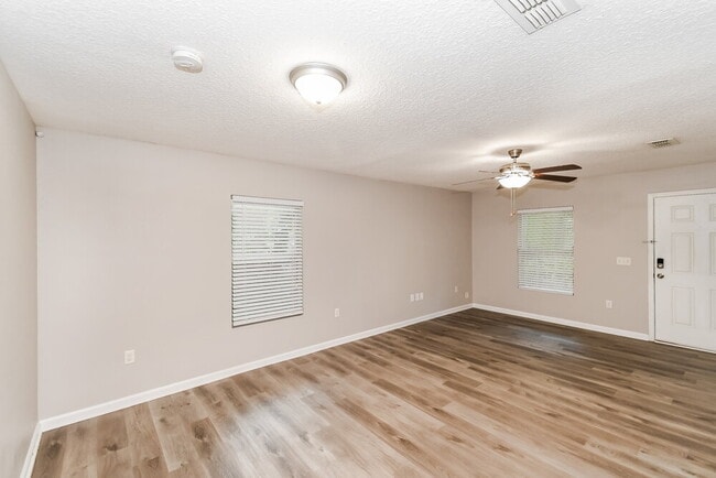 Photo - 2140 Thomas Ct