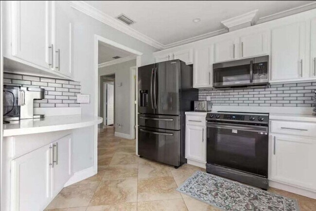 Photo - 337 Balsam St
