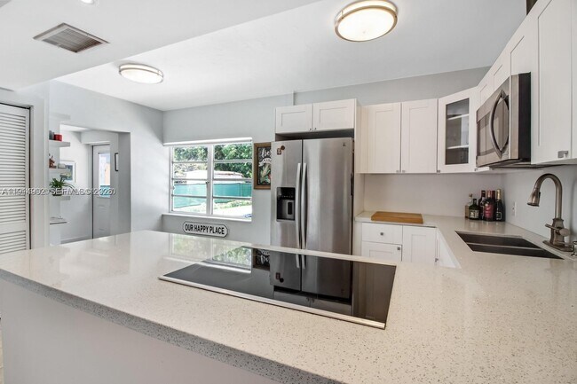 Photo - 827 NE 140th St