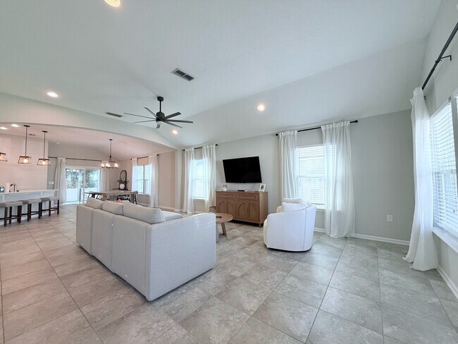 Photo - 304 Green Turtle Ln