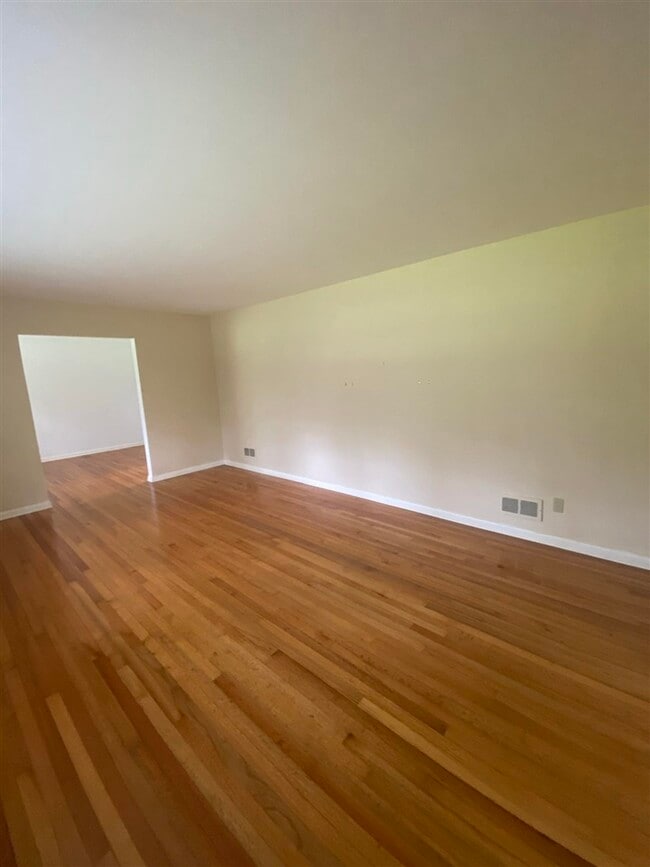 Photo - 1006 Ivanhoe Rd
