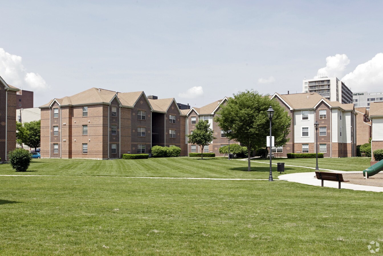 Photo - The Court At Washington Square
