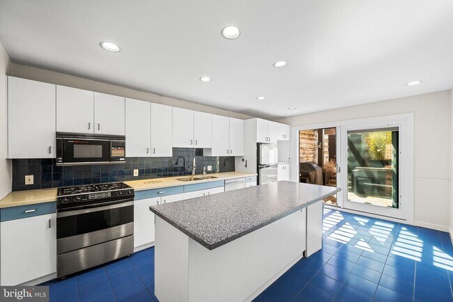 Photo - 438 Spruce St