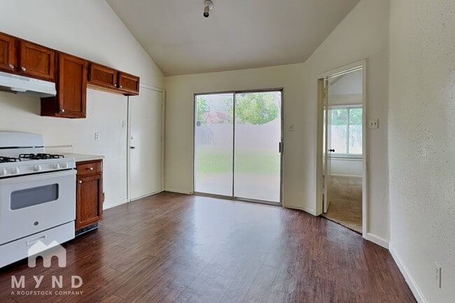 Photo - 10002 Green Valley Ln