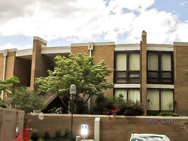 Building Photo - Cozy 1 Bed 1 Bath Unit With Gorgeous Views In Historic Lake Anne Of Reston