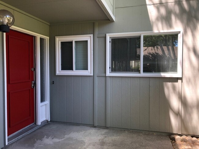 Building Photo - 5125 Willowview Ct