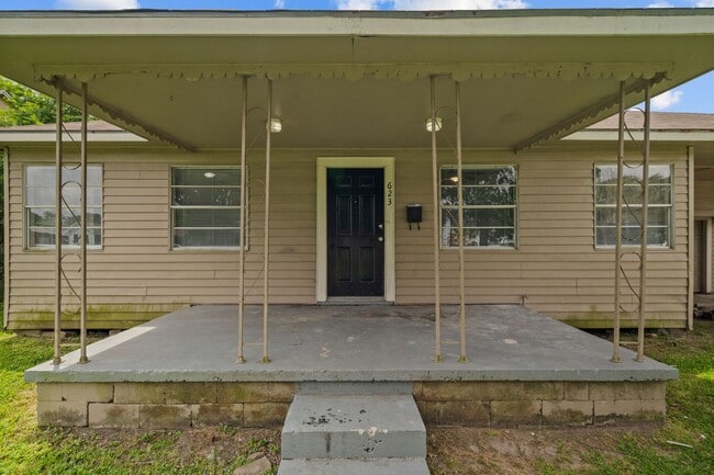 Photo - Cozy 3 Bedroom, 1 Bath Home - Spacious Liv...