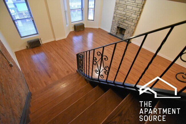 Photo - 907 W Belmont Ave