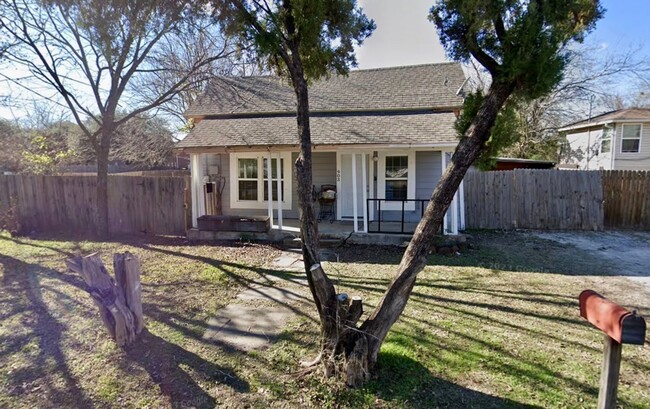 3 Bed 1 Bath with Fenced Backyard - CLOSE ... - 3 Bed 1 Bath with Fenced Backyard - CLOSE ... Casa