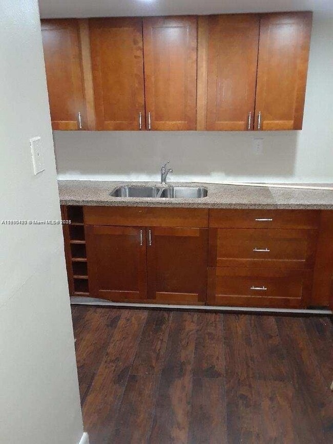 Building Photo - 10000 NW 80th Ct Unit 2418