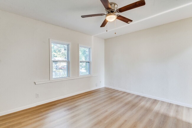 Photo - 1018 N Volutsia Ave