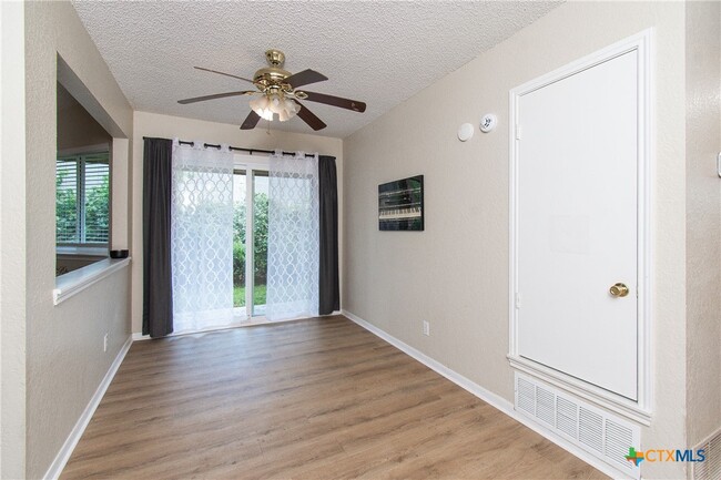 Building Photo - 2210 Carousel Dr Rental
