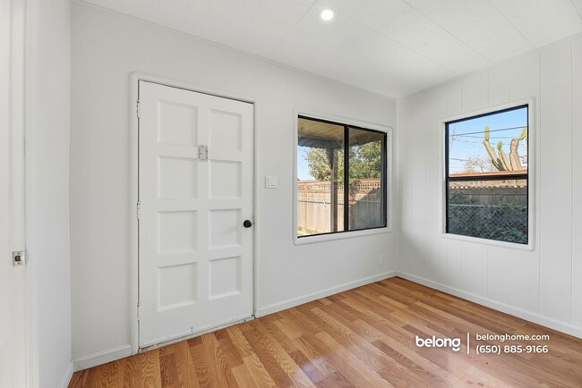 Photo - 26786 Clarkford St