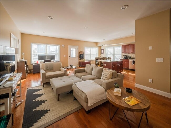 Photo - 70 Pitman St