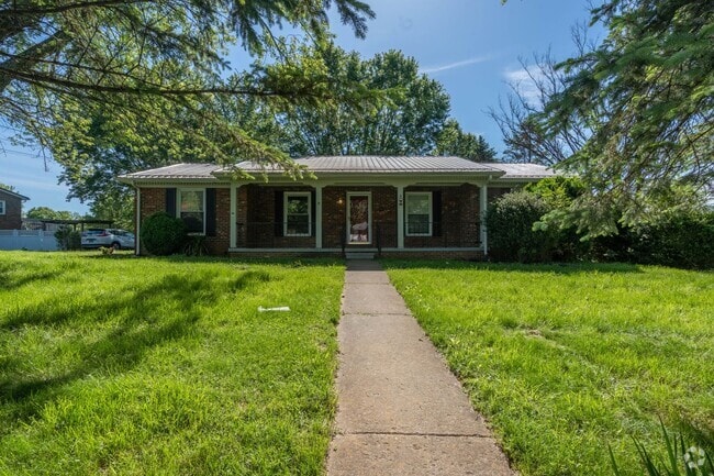 Building Photo - 4 bed and 2 bath house in Johnson City