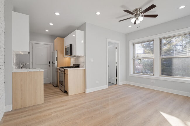 Photo - 1631 W Chase Ave Unit 2H