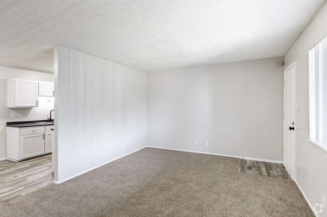 3 BR, 2BA - 1050 SF