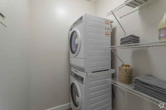 2BR, 1.5BA - 900 SF