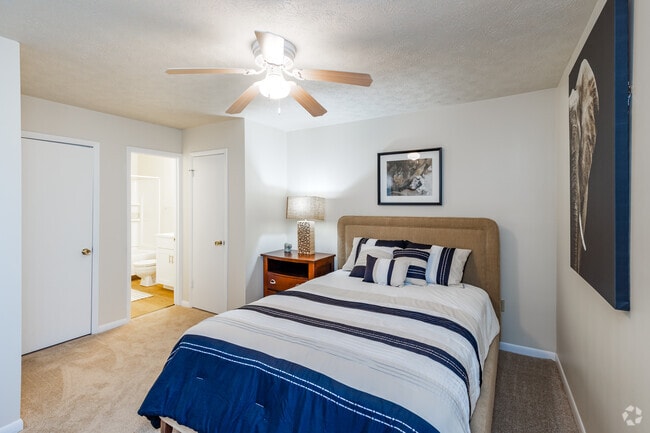 2BR, 2BA - 1,100SF - Bedroom