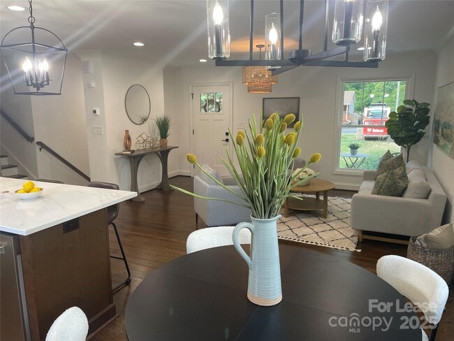 Photo - 5840 Charing Pl