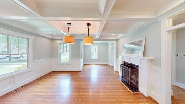 Photo - 2320 Chesterfield Ave