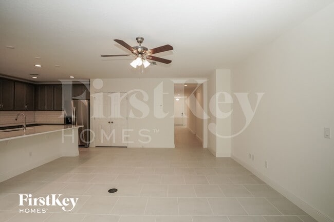 Photo - 681 Blackstone St