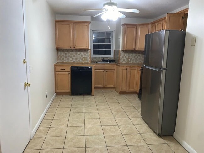 Building Photo - 85 Ford St Unit E